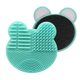 Makeup brush cleaning box with dry and wet sponge tool for easy and thorough brush cleaning.